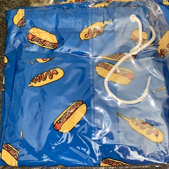 NWOT - Hollister Men’s 4-Way Stretch Guard Fit 5” Swim Trunk (Food Patterns) 🌭 - Picture 2 of 5